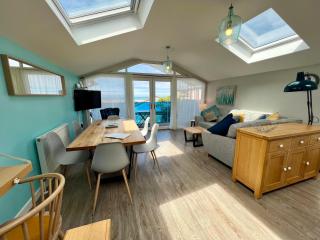 Lighthouse View 1, Golden Bay Holiday Village - Westward Ho - 2