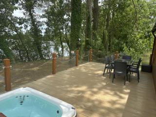 Rudd lake Luxury lakeside lodge with fishing & hot tub@Tattershall - Tattershall - 0