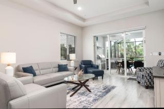 Modern 4BR Naples Park Pool Home 5 Min to Beach - Naples - 0