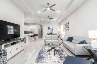 Modern 4BR Naples Park Pool Home 5 Min to Beach - Naples - 8
