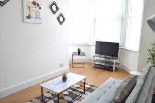 Brand New Lovely Flats by the Forest Tram Stop in Nottingham - Nottingham - 3