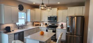 Suburban Dream House - Dyer - 6