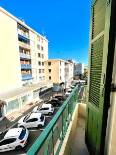 T2 Bleu Mer - Centre ville , Climatisé , 5 min de la plage et à 250m de la gare - Vallauris - 7
