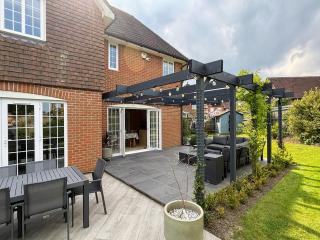 Spacious Stylish Modern House - Sleeps 14 6BR - 2