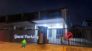 Tenang Haven Upper Floor with private porch and staircase - Kajang - 9