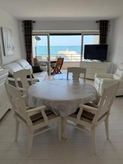 Beautiful 2-Bedroom Apartment Terrace Facing the Canal Sea Vew Impérial 4 - 5