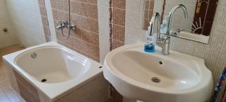 Sunny apartment in a family house - Sheikh Zayed - 3