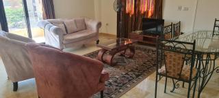 Sunny apartment in a family house - Sheikh Zayed - 7