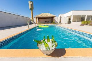 Recanto c/ 4 Suítes, Piscina e Área Gourmet - Caldas Novas - 1