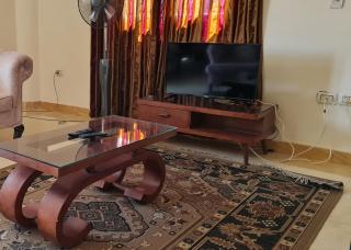 Sunny apartment in a family house - Sheikh Zayed - 9