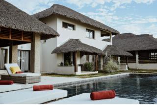Beachfront Luxury Villa with Infinity Pool - 9