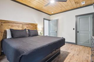 Sunscape Villa – Luxury Gatlinburg Cabin with Hot Tub, Game Room & Breathtaking City Views - 7