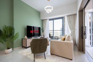 KeyRock Living - Luxe Escape with Pool & Gym Access - 2