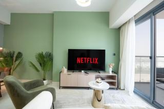 KeyRock Living - Luxe Escape with Pool & Gym Access - 1