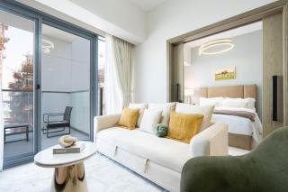 KeyRock Living - Luxe Escape with Pool & Gym Access - 4