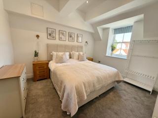 Tenby Sea View Apartment with Swimming Pool - Tenby - 9