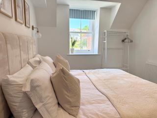Tenby Sea View Apartment with Swimming Pool - Tenby - 8