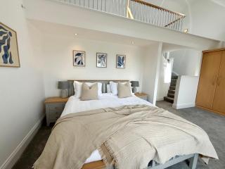 Tenby Sea View Apartment with Swimming Pool - Tenby - 7