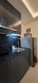 2BR Bi-Level BGC Skyline 150mbps WiFi - Sampong - 0
