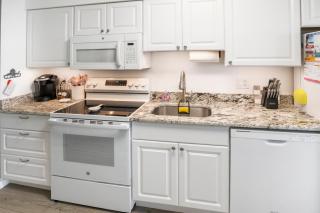 Direct Oceanfront End Unit Condo with Corner Balcony and Beach Views in Every Room - Ocean City - 8