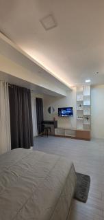 2BR Bi-Level BGC Skyline 150mbps WiFi - Sampong - 6