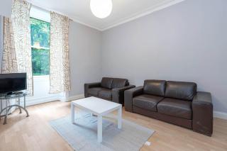 Charming Edinburgh Apartment with City Views - Edinburgh - 0