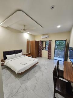Wavelash Beach Resort - Bombay - 4