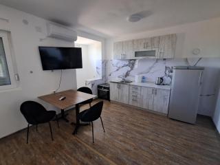 Apartman Oaza mira-Titova vila-Ergela Karadjordjevo - 0