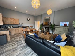 Pass the Keys Historical Victorian Apt for 6 Pets - Matlock - 0