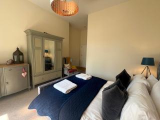 Pass the Keys Historical Victorian Apt for 6 Pets - Matlock - 2