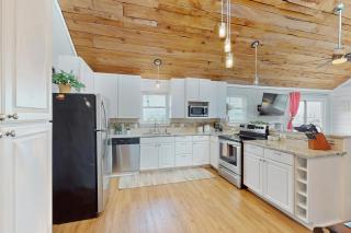 Bay Breeze House - 1