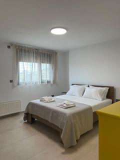 SkyDeck 88 - Four Bedroom Maisonette - Kalamata - 5