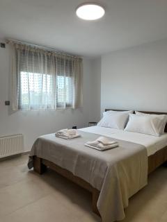 SkyDeck 88 - Four Bedroom Maisonette - Kalamata - 4