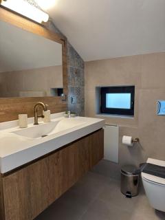 SkyDeck 88 - Four Bedroom Maisonette - Kalamata - 3