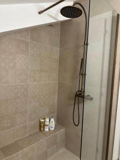 SkyDeck 88 - Four Bedroom Maisonette - Kalamata - 1