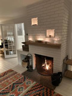 Lower Barn House at Westerlands Farm Sleeps 11 - Graffham - 4