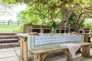 Lower Barn House at Westerlands Farm Sleeps 11 - Graffham - 3