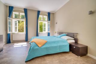 Grand Pupp Apartment with Jacuzzi and Netflix by Rentez - Karlovy Vary - 6