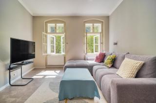 Grand Pupp Apartment with Jacuzzi and Netflix by Rentez - Karlovy Vary - 9