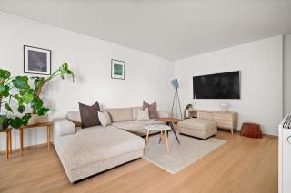 Modern & Spacious City Apartment - 1