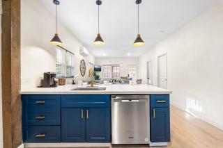 Walk to Old Town - Cozy Restored Cottage - 5