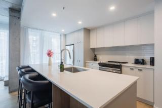 Exclusive Sanctuary Elegance Meets Comfort - Montreal - 8