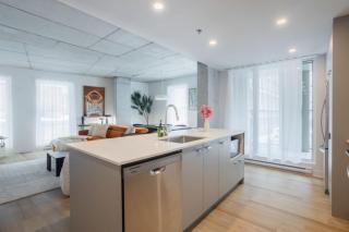 Exclusive Sanctuary Elegance Meets Comfort - Montreal - 6