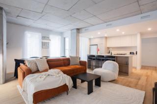 Exclusive Sanctuary Elegance Meets Comfort - Montreal - 0