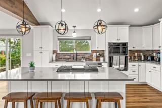 The Foundry House Eclectic 5BR Family Retreat - 2