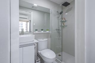 1 BR Central and Cozy Condo Prime Location in BGC - Manila - 6