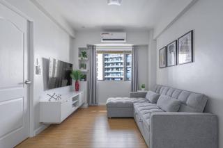 1 BR Central and Cozy Condo Prime Location in BGC - Manila - 2