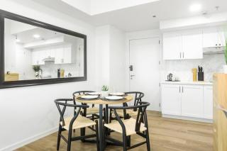 Julias Upscale Airy Getaway 1 BR Golf View - 7