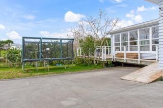 Countryside 4BR Family Home near Airport - 8