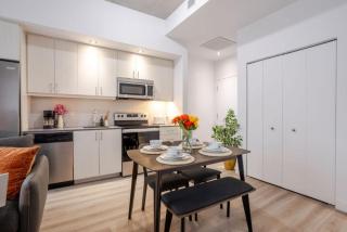 Elegant 1BR Retreat and Chic Stay in Old Port - Montreal - 9